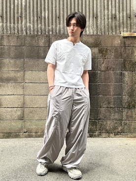「Parts Lab.（パーツラボ）の【Parts Lab.】Functional Cool V-Crewneck Tee / 機能性VネッククルーネックTシャツ（接触冷感＋吸水速乾）（Tシャツ/カットソー、ホワイト系）」を使った、ユート/Yutoさん（メンズ・172cm）の夏コーディネート