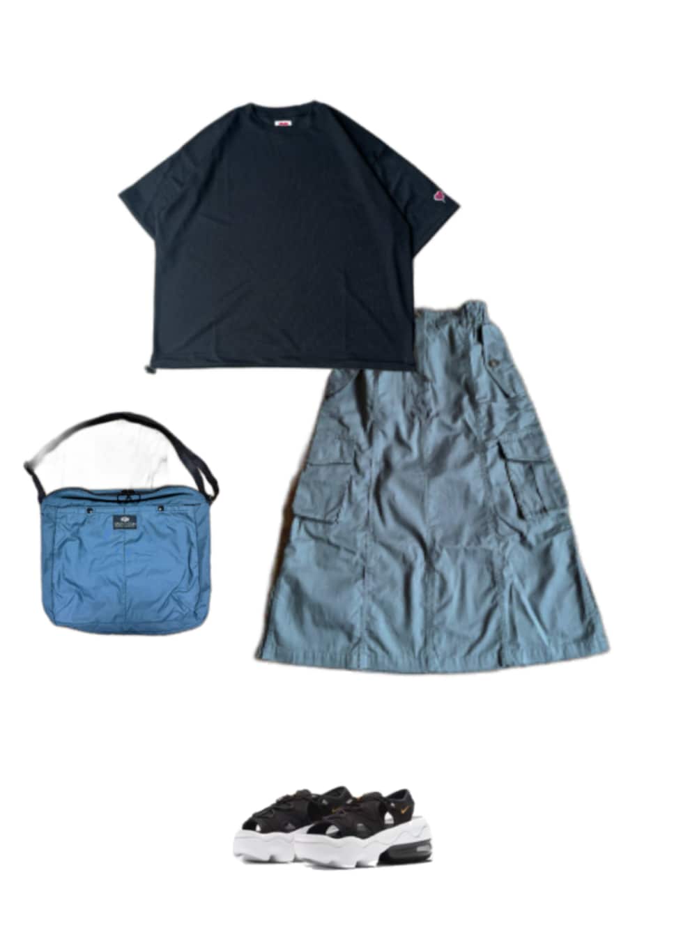 「大人かわいい、今日のコーデ、メッシュ、カーゴスカート、夏コーデ、シンプルコーデ、NIKE、黒Tシャツ、休日スタイル」｜「CPCMのメッシュスピンドルT（Tシャツ/カットソー、ブラック系）」を使った、uuy akirさん（骨格ストレート・レディース・149cm）の夏コーディネートの1枚目の写真