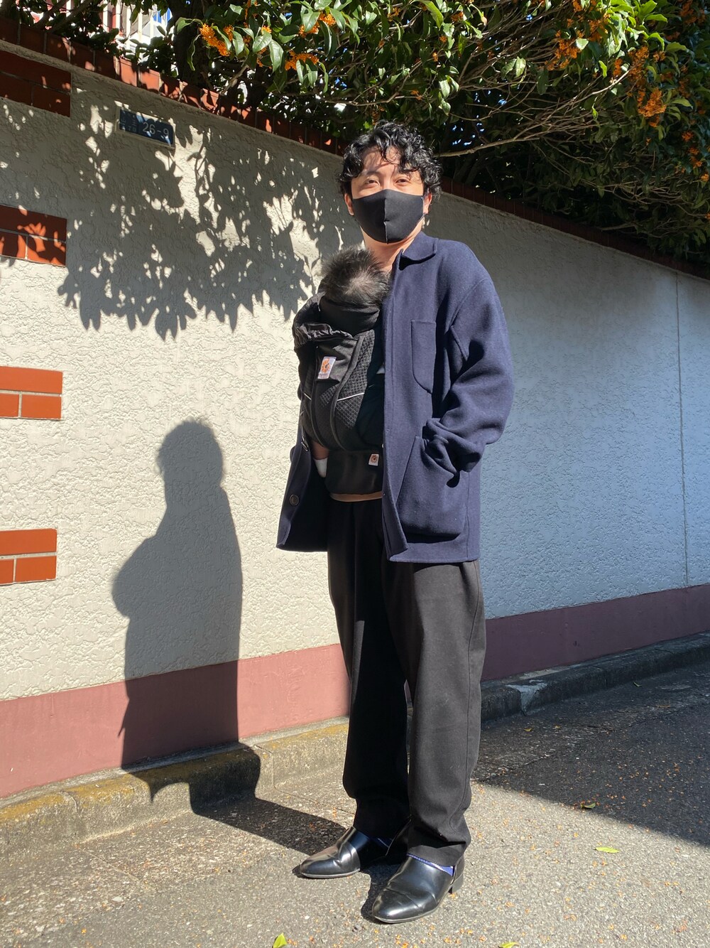 「秋コーデ、休日スタイル、シンプル、今日のコーデ、大人カジュアル、低身長」｜「HARUTAの[ハルタ] BC ★HARUTA LTHR SPOCK S / スポックシューズ（ローファー、ブラック系）」を使った、あっかーまんさん（メンズ・163cm）の秋コーディネートの1枚目の写真