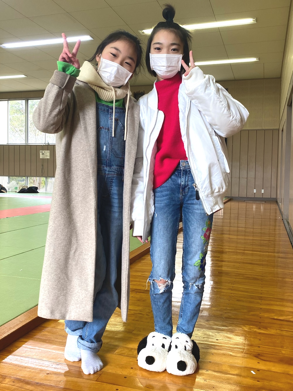 「休日コーデ、キッズファッション、オーバーオール、空手女子、おしゃれさんと繋がりたい、カジュアルコーデ、春コーデ」｜「ZARAのアイテム（デニムパンツ、ブルー系）」を使った、©︎ohayuzuuuさん（キッズ・140cm）の冬コーディネートの1枚目の写真