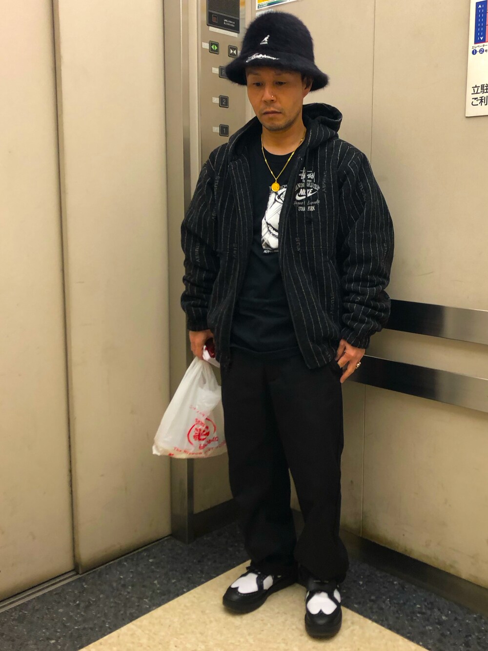 「カンゴール、supreme、NIKE、stussy、ワークパンツ、ピースマイナスワン、レッドキャップ、ストリート、パーカー、低身長、黒、ブラック、ブラックコーデ」｜「RED KAPのRED KAP/レッドキャップ SP INDUSTRIAL PANTS/別注商品国内先行発売（その他パンツ、ブラック系）」を使った、Ryot@さん（メンズ・163cm）の冬コーディネートの1枚目の写真
