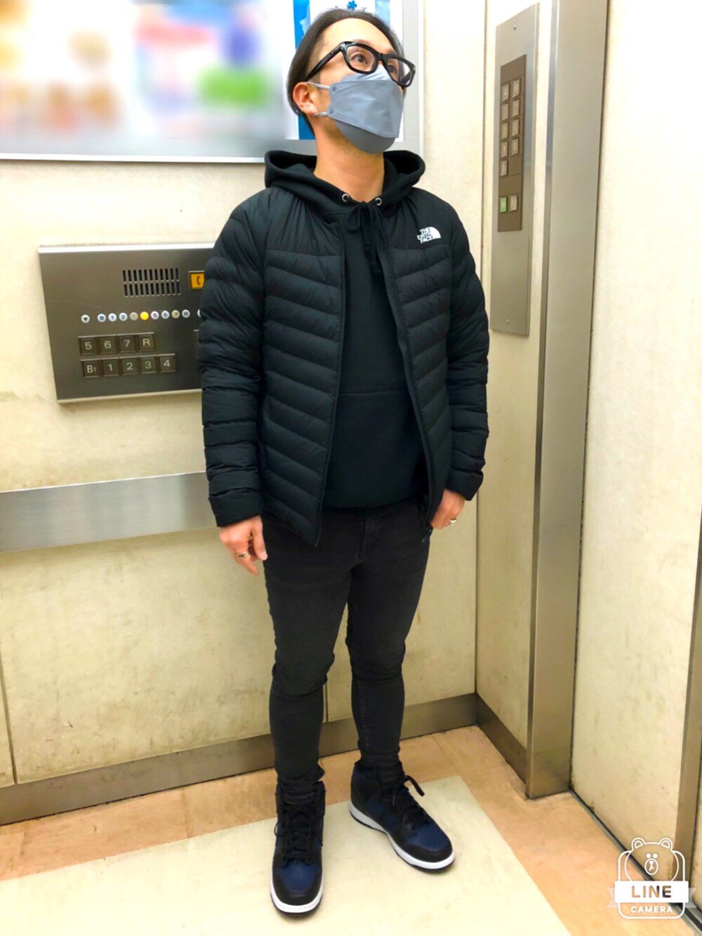 「低身長、NIKE、ダンク、fragmentdesign、ノースフェイス、ノーカラージャケット、ザノースフェイス、ブラック、ダウンジャケット、スキニーデニム」｜「retaw×fragmentsのアイテム（パーカー、ブラック系）」を使った、Ryot@さん（メンズ・163cm）の冬コーディネートの1枚目の写真