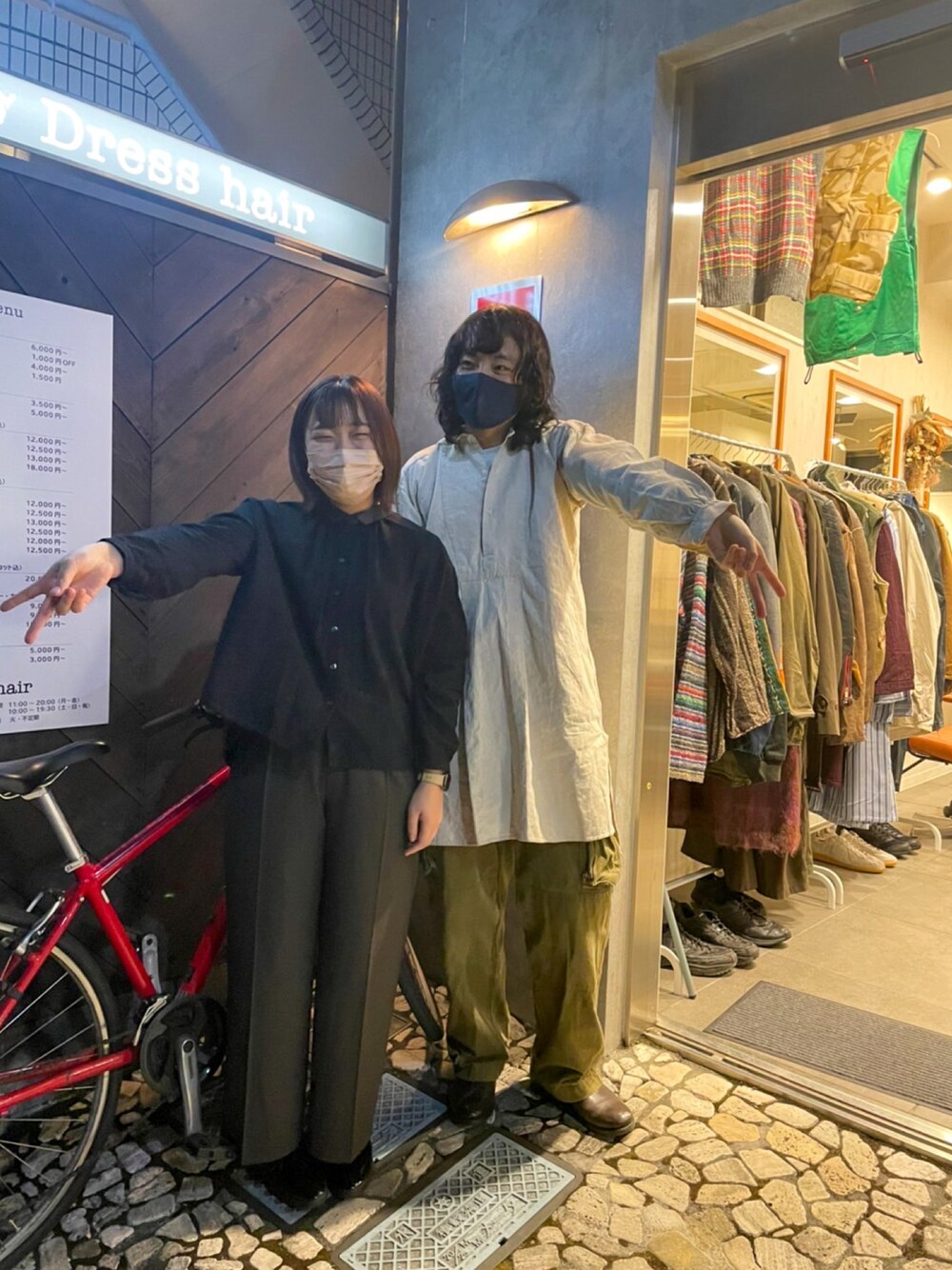 「French antiqueのアイテム（シャツ/ブラウス、ブルー系）」を使った、げんきさん（メンズ・173cm）の春コーディネートの1枚目の写真