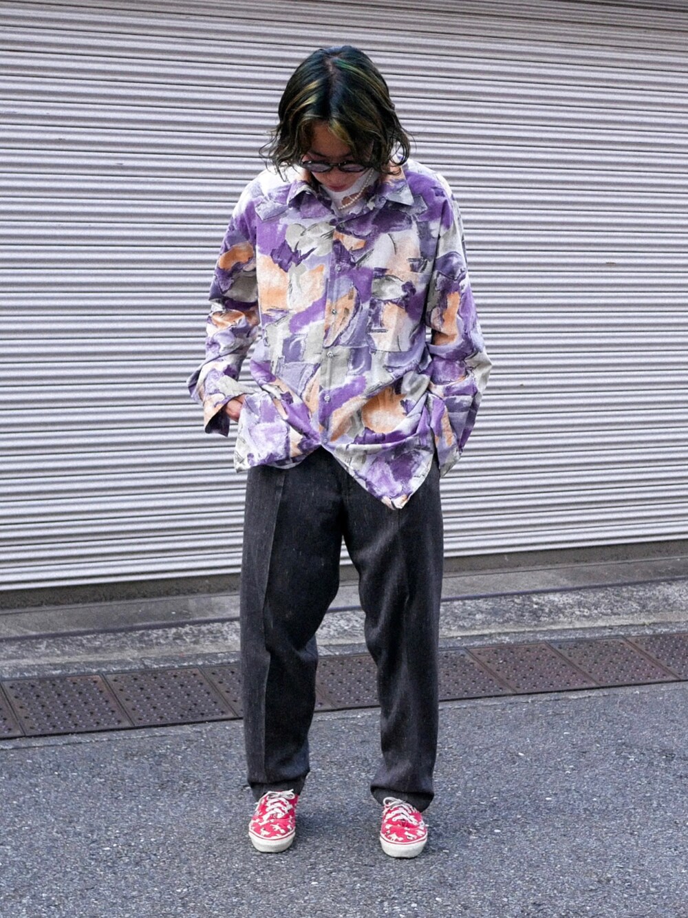 「古着屋"Re:"のアイテム（シャツ/ブラウス、その他）」を使った、げんきさん（メンズ・173cm）の春コーディネートの1枚目の写真
