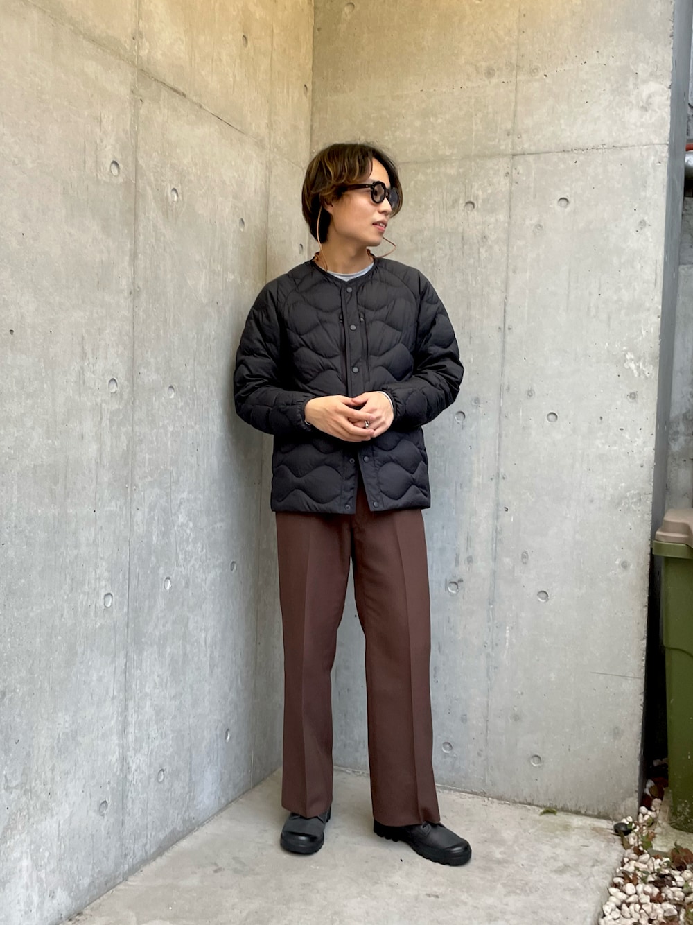 「秋のコーデ、ダウンジャケット、UNIQLO、スラックス、きれいめカジュアル、PALLADIUM」｜「UNIQLOのアイテム（ダウンジャケット/コート、ブラック系）」を使った、げんきさん（メンズ・173cm）の秋コーディネートの1枚目の写真