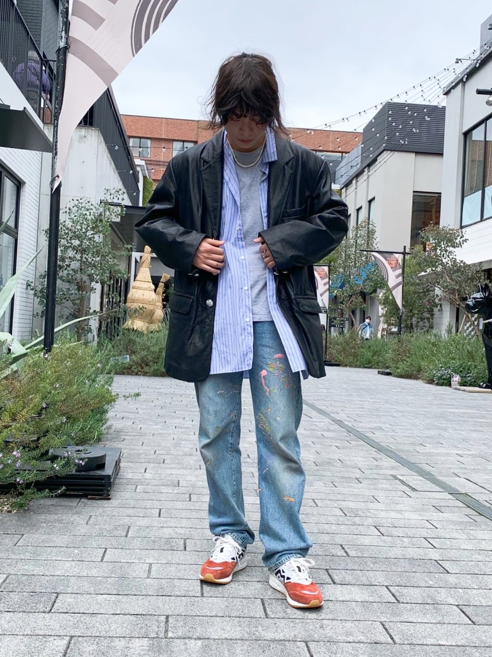 「VINTAGEのアイテム（テーラードジャケット、ブラック系）」を使った、げんきさん（メンズ・173cm）の春コーディネートの1枚目の写真