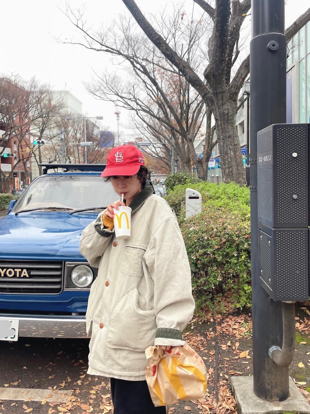 「冬のコーデ、今日のコーデ、ラクチンコーデ、休日スタイル、ハンティングジャケット、低身長コーデ、カジュアル、キャップ、コーデュロイ、スウェットパンツ」｜「UNIQLOのアイテム（スウェットパンツ、ブラック系）」を使った、canonさん（レディース・158cm）の冬コーディネートの1枚目の写真