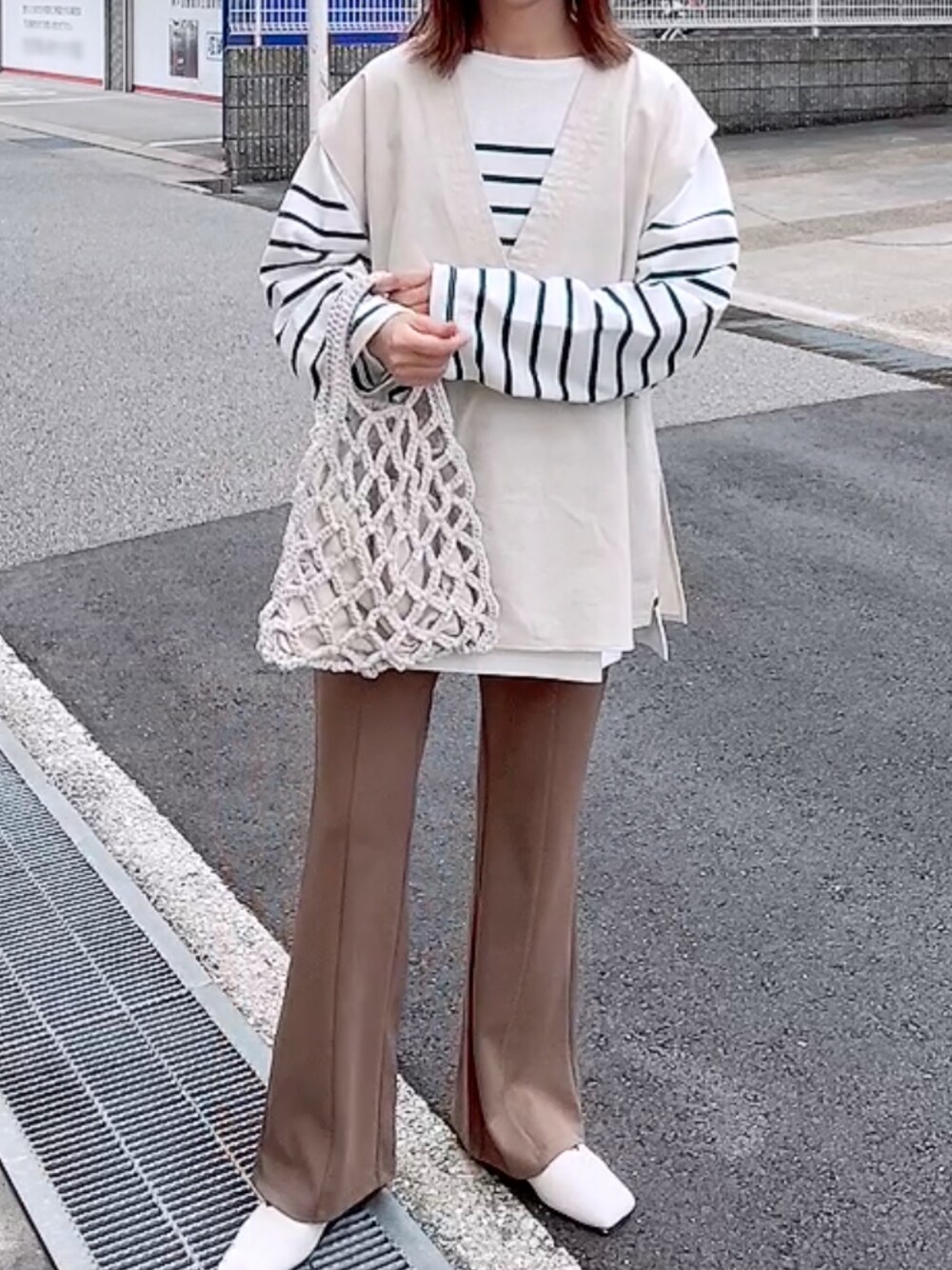 「レイヤードスタイル、カラー×コーデ、韓国ファッション、カラーパンツ、ベスト、ボーダー、リネン、大人カジュアル、メッシュ、GU」｜「archivesのパネルボーダーロンＴｅｅ（Tシャツ/カットソー、ホワイト系）」を使った、maiさん（レディース・153cm）の春コーディネートの1枚目の写真