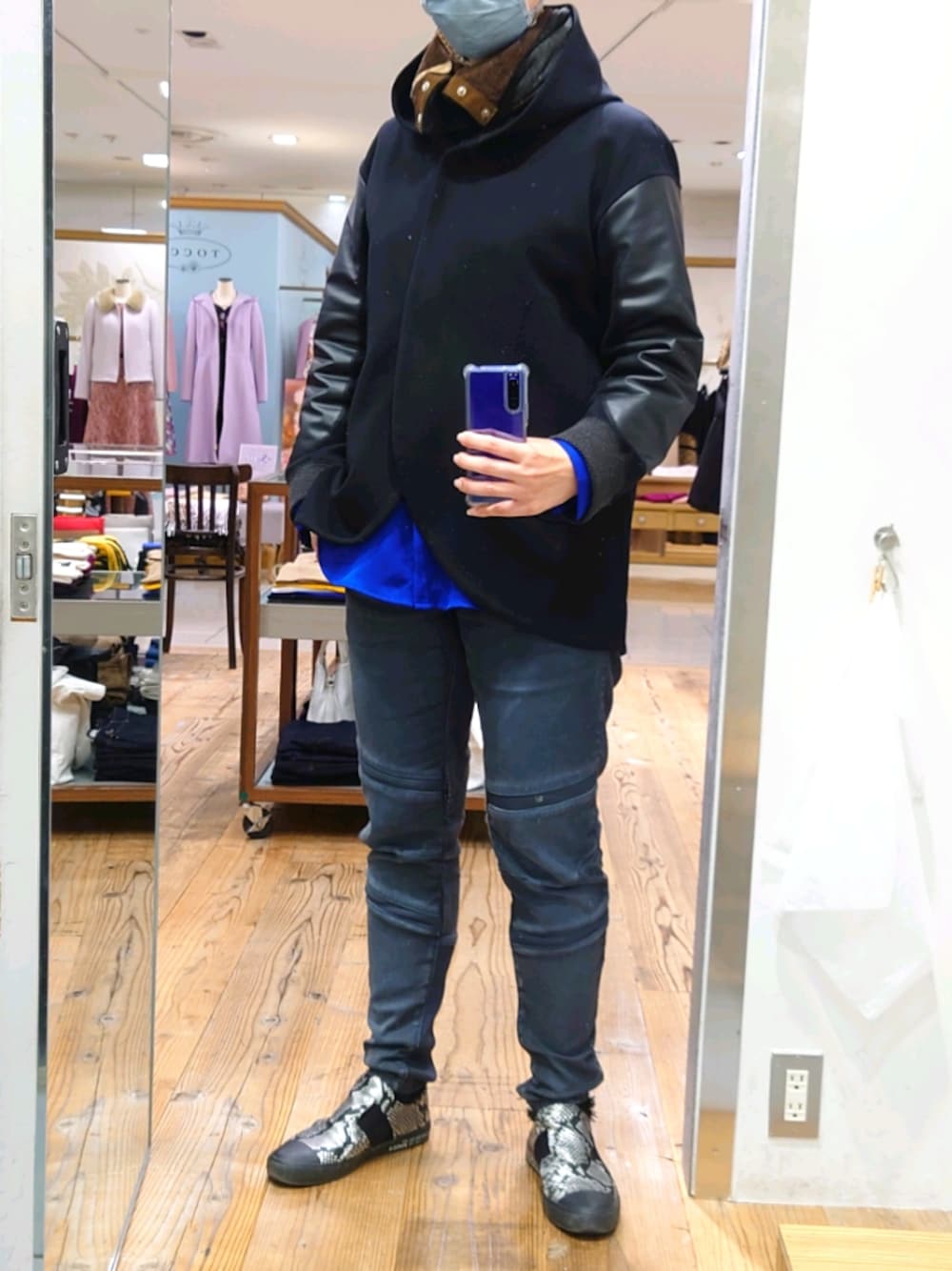 「でぶ、デブでもオシャレ、高身長女子、メンズライク、通勤コーデ、冬コーデ、ネオプレン」｜「ZUCCaの(S)ベルテッドスニーカーパイソン（スニーカー、シルバー系）」を使った、しろーさん（レディース・173cm）の秋コーディネートの1枚目の写真