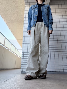 「HAIKUREのアイテム（デニムパンツ、ベージュ系）」を使った、chizuさん（レディース・160cm）の春コーディネート