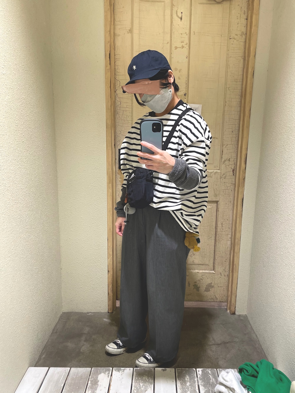 「秋のコーデ、カジュアルコーデ、ボーダー、ユニクロ、タックワイドパンツ、レッグウォーマー、GYMPHLEX、Gregory、Bshop」｜「GYMPHLEXのGymphlex | チノクロス 6パネルキャップ（キャップ、ブルー系）」を使った、harunaaaさん（レディース・152cm）の秋コーディネートの1枚目の写真