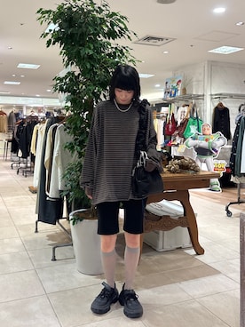 「CIAOPANIC TYPY（チャオパニックティピー）のオーバーサイズマルチボーダーロンTee（Tシャツ/カットソー、ブラウン系）」を使った、コウメさん（レディース・155cm）の秋コーディネート