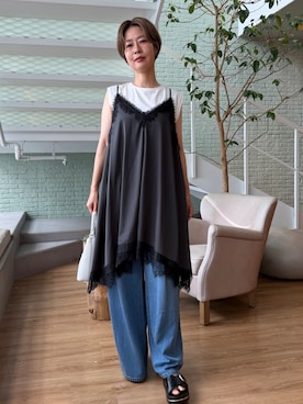 「OPAQUE.CLIP（オペークドットクリップ）のサテンレース キャミワンピース【洗濯機OK】（ワンピース、グレー系）」を使った、マリコさんの夏コーディネート