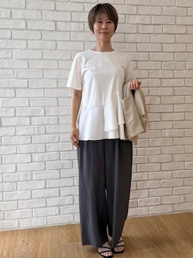 「OPAQUE.CLIP（オペークドットクリップ）のペプラムドッキングカットソー【洗濯機OK】（Tシャツ/カットソー、ホワイト系）」を使った、マリコさんの夏コーディネート