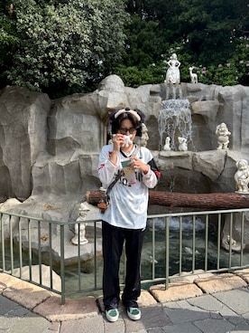 「Disney（ディズニー）のアイテム（トップス）」を使った、かずさん（メンズ・173cm）の春コーディネート