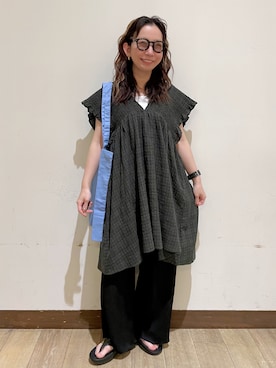 「HONEYSUCKLE ROSE（ハニーサックルローズ）のシャーリングブラウス（シャツ/ブラウス、グレー系）」を使った、misaさん（レディース・152cm）の夏コーディネート