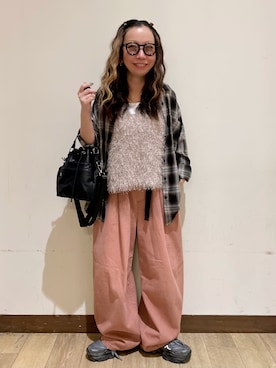 「HONEYSUCKLE ROSE（ハニーサックルローズ）のアソート柄ビッグチェックシャツ（シャツ/ブラウス、ブラック系）」を使った、misaさん（レディース・152cm）の秋コーディネート