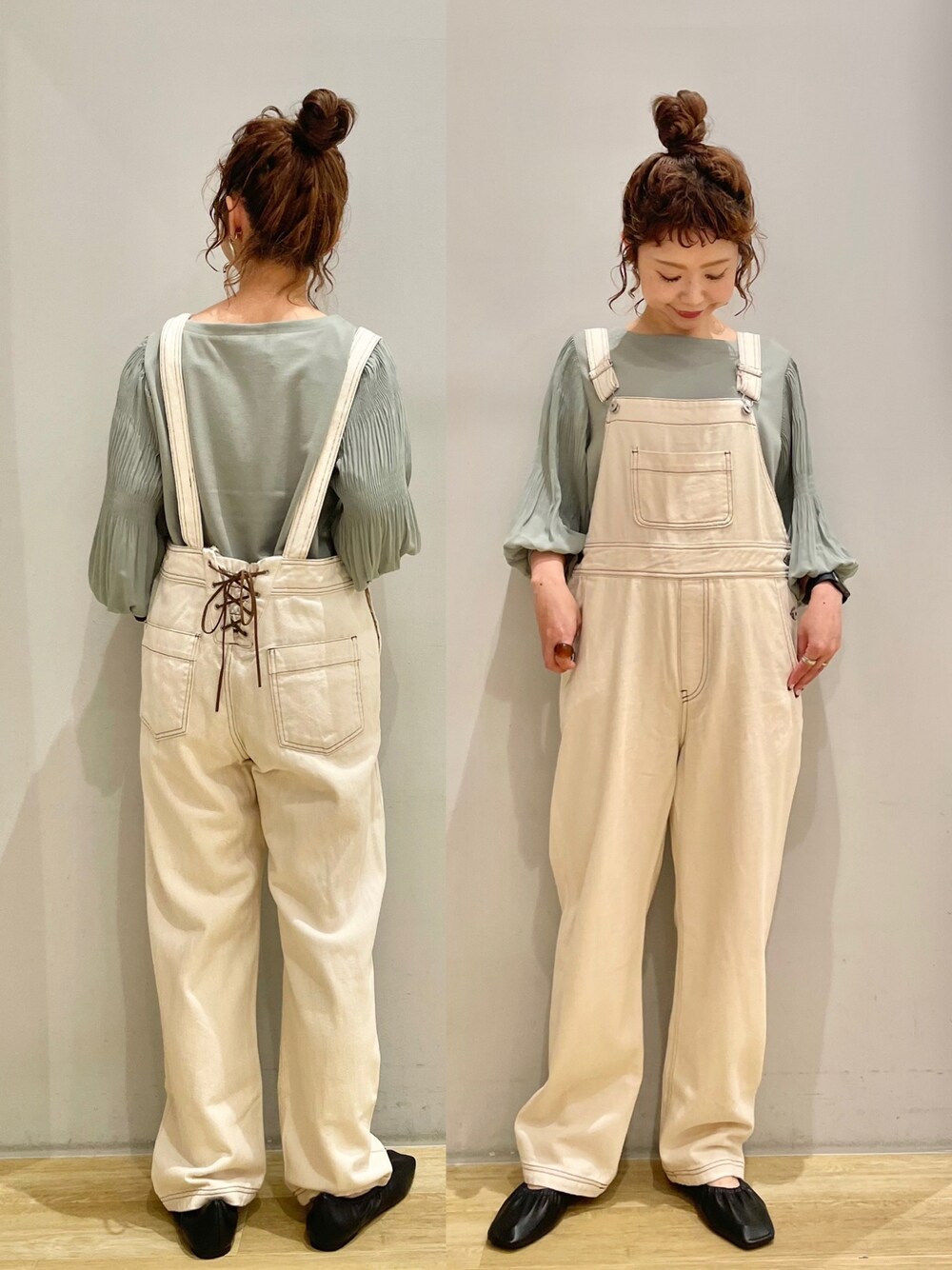 グリーン系のTシャツ/カットソー、ホワイト系のサロペット/オーバーオール、ブラック系のシューズを着用したレディースの秋コーディネートの1枚目の写真