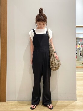「earth music&ecology（アースミュージックアンドエコロジー）のアイテム（サロペット/オーバーオール、ブラック系）」を使った、tomopuuさん（レディース・152cm）の夏コーディネート