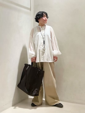 「JOURNAL STANDARD LUXE（ジャーナルスタンダード　ラックス）のオーバーダイ タックワークパンツ（その他パンツ、ベージュ系）」を使った、M.Mさん（レディース・161cm）の春コーディネート