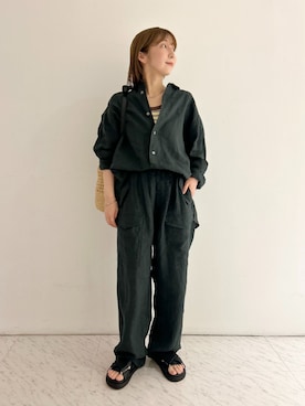 「TICCA（ティッカ）の【TICCA / ティッカ】リネンカーゴパンツ（カーゴパンツ、グリーン系）」を使った、AKAMINEさん（レディース・155cm）の夏コーディネート