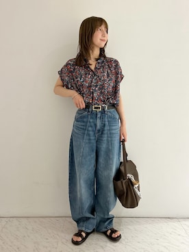 「JOURNAL STANDARD（ジャーナルスタンダード）の《追加3》80ローンタックボリュームシャツ（シャツ/ブラウス、レッド系）」を使った、AKAMINEさん（レディース・155cm）の夏コーディネート