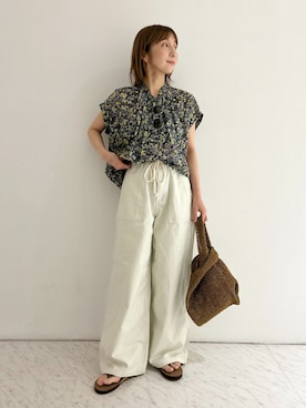 「JOURNAL STANDARD（ジャーナルスタンダード）の《追加3》EASY Utility パンツ（その他パンツ、ホワイト系）」を使った、AKAMINEさん（レディース・155cm）の夏コーディネート