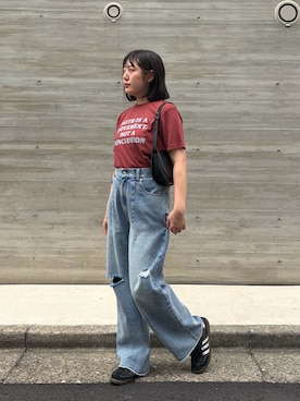 「LAVEANGE（ラビアンジェ）のフロッキーメッセージロゴプリントTシャツ｜大人が着やすいロゴT/大人カジュアル/ヴィンテージライク/半袖（Tシャツ/カットソー、ブラウン系）」を使った、yuiさん（レディース・160cm）の夏コーディネート