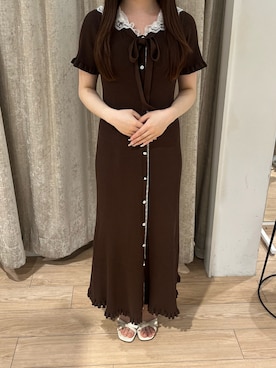 「MISCH MASCH（ミッシュマッシュ）の2026春夏新作 レースフリルニットワンピース（ワンピース、ブラウン系）」を使った、アミュプラザ小倉店さん（レディース・152cm）の春コーディネート