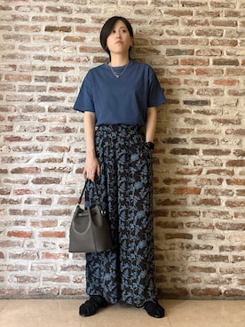 「THE SHOP TK （ザ ショップ ティーケー ）の【無地だと少し物足りないという方へ】ジオメトリック柄 半袖Tシャツ 洗濯機OK（Tシャツ/カットソー、ブルー系）」を使った、しばさん（レディース・168cm）の夏コーディネート