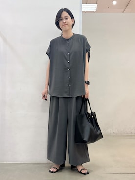 「THE SHOP TK （ザ ショップ ティーケー ）の【ひんやり/遮熱/セットアップ可】やみつきになる とろみバンドカラーブラウス（シャツ/ブラウス、ブラック系）」を使った、しばさん（レディース・168cm）の夏コーディネート