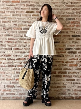 「アイテム（その他パンツ、シルバー系）」を使った、しばさん（レディース・168cm）の春コーディネート