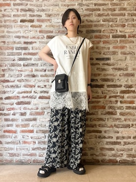 「THE SHOP TK （ザ ショップ ティーケー ）のレース切替 ロングTシャツ（Tシャツ/カットソー、ホワイト系）」を使った、しばさん（レディース・168cm）の夏コーディネート