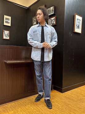 「TAKEO KIKUCHI（タケオキクチ）の【BOWLER HAT LABEL】Tエンブレム デニムシャツ（シャツ/ブラウス、ブルー系）」を使った、KEIさん（メンズ・167cm）の春コーディネート
