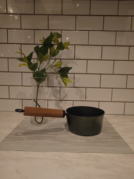 「212 KITCHEN STORE（トゥワントゥキッチンストア）のお味噌汁パン 16cm ウォルナット <藤田金属＞（鍋/フライパン、その他）」を使った、yuu07さん（メンズ）の春コーディネート
