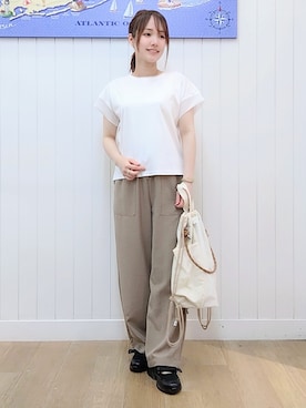 「Dessin（デッサン）の【UVカット/接触冷感】美光沢カットソー（Tシャツ/カットソー、ホワイト系）」を使った、itoさん（レディース・159cm）の夏コーディネート
