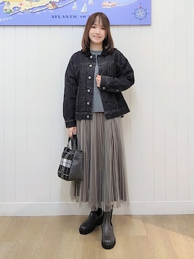 「アイテム（デニムジャケット、ブラック系）」を使った、itoさん（レディース・159cm）の秋コーディネート