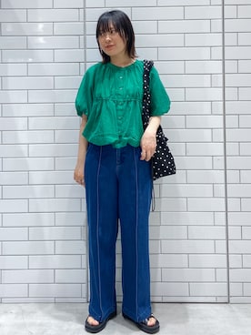 「OPAQUE.CLIP（オペークドットクリップ）のワイドストレートデニムパンツ【洗濯機OK】《S～LL》（デニムパンツ、ブルー系）」を使った、oiさん（レディース・155cm）の春コーディネート