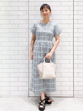 「OPAQUE.CLIP（オペークドットクリップ）のクロスベルトデザインサンダル（サンダル）」を使った、oiさん（レディース・155cm）の春コーディネート