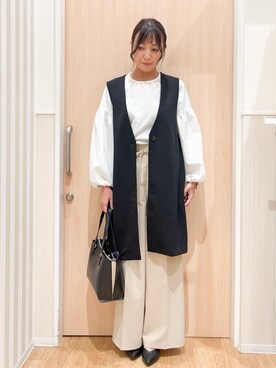 「SHOO・LA・RUE（シューラルー）の【洗濯機可/セットアップ可/S-3L】きちんと楽に。カットジョーゼット ロングジレ（ベスト、ブラック系）」を使った、natsumiさん（レディース・160cm）の冬コーディネート
