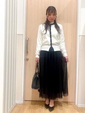 「SHOO・LA・RUE（シューラルー）の【洗濯機可/アンサンブル可】パール×ビジューがきらめく 上品クルーネックカーディガン（カーディガン/ボレロ、ホワイト系）」を使った、natsumiさん（レディース・160cm）の冬コーディネート