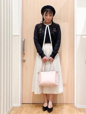 「SHOO・LA・RUE（シューラルー）の【洗濯機可/アンサンブル可】パール×ビジューがきらめく 上品クルーネックカーディガン（カーディガン/ボレロ、ブラック系）」を使った、natsumiさん（レディース・160cm）の冬コーディネート