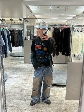 「WHO'S WHO gallery（フーズフーギャラリー）の【BLESS YOU】 ダメージボロデニム（デニムパンツ、ブルー系）」を使った、Rionさん（メンズ・170cm）の秋コーディネート