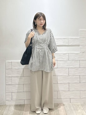 「LEPSIM（レプシィム）の《リネンライクドライシリーズ》ギャザーワイドパンツ　638911（その他パンツ、ベージュ系）」を使った、0715mmtさん（レディース）の春コーディネート
