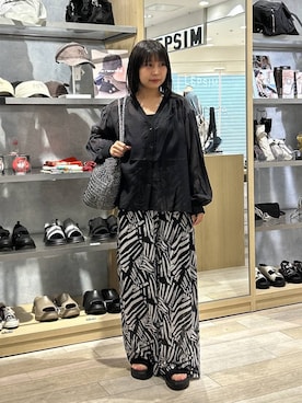 「LEPSIM（レプシィム）の楊柳柄イージーパンツ　290321（その他パンツ、ブラック系）」を使った、0715mmtさん（レディース）の夏コーディネート