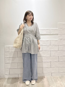 「LEPSIM（レプシィム）のスースーデニムストレートパンツ　637621（デニムパンツ、ブルー系）」を使った、0715mmtさん（レディース）の春コーディネート