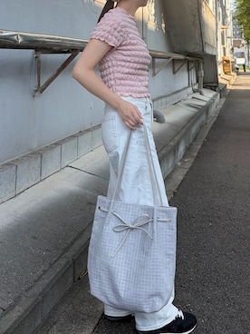 「ALTROSE（アルトローズ）の【A4・500ペットボトル可】リボン トートバッグ  マリル（トートバッグ、グレー系）」を使った、amiさん（レディース・158cm）の夏コーディネート