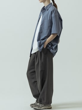 「SLICK（スリック）の【SLICK/スリック】Double Cloth Knee Tuck Over Pants/ダブルフェイスポリエステルツイルニータックパンツ/セットアップ（その他パンツ、グレー系）」を使った、slickwearさん（レディース・176cm）の春コーディネート