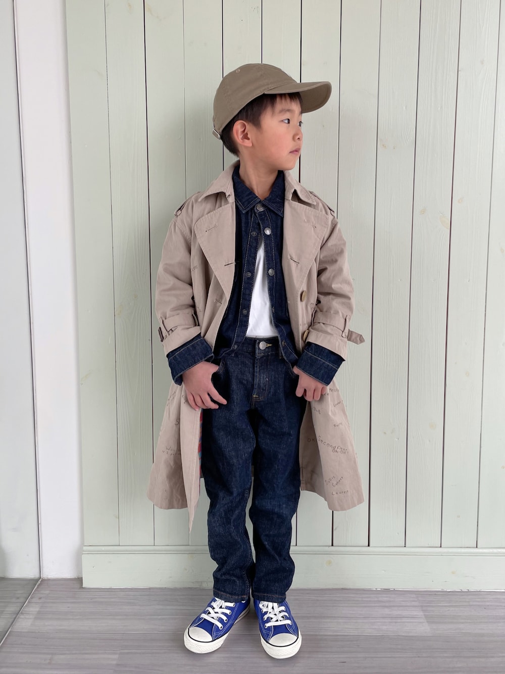 DENIM DUNGAREEのトレンチコートを使った人気ファッション 