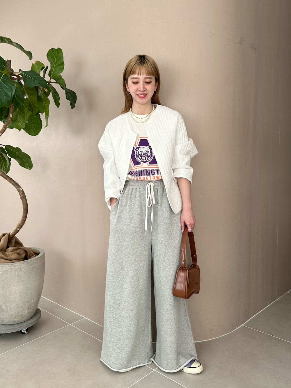 「春服、春アウター、大人可愛い、大人カジュアル、春服みてみて、outfit」｜「B.C STOCKのキルティング刺繍ジャケット（その他アウター、ホワイト系）」を使った、Kanakoさん（レディース・163cm）の冬コーディネートの1枚目の写真